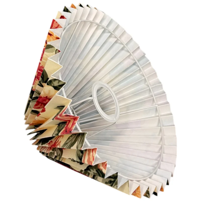 Lampenschirm Blumenmuster in Creme-Weiß – E27 Stoff, konisch, 25 cm