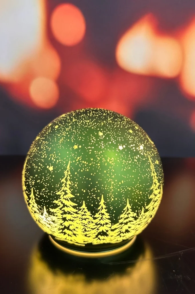 Deko Dreh Kugel LED Winter grün