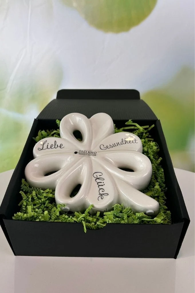 Geschenkbox Glücksblatt Alegra mit Schrift 15cm creme-weiß