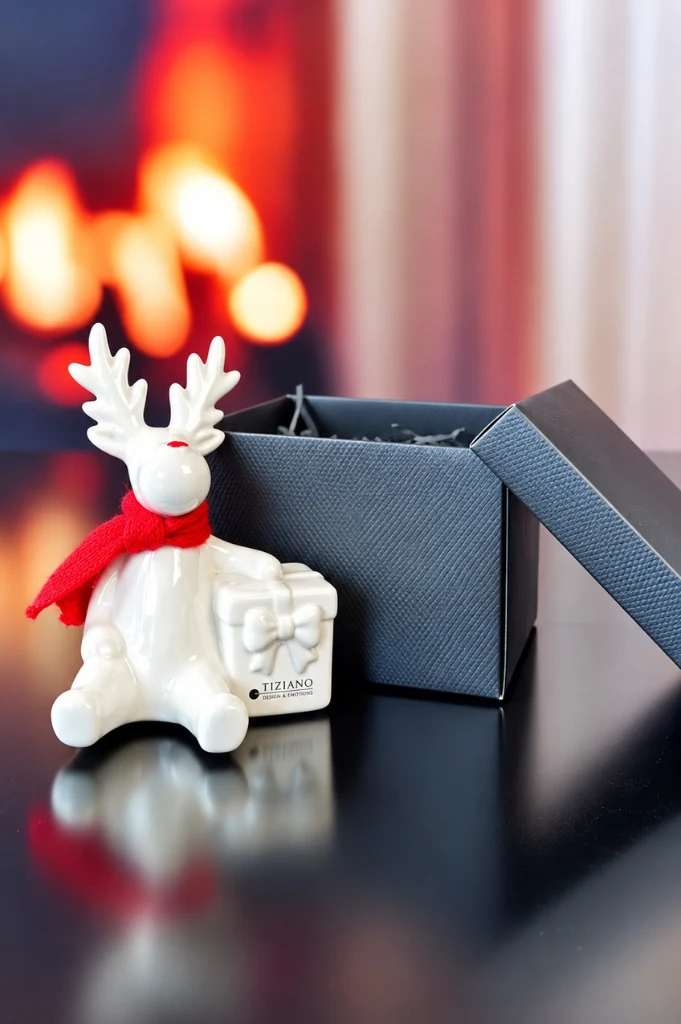 Deko Rentier Rudolph mit Geschenk im Geschenkkarton