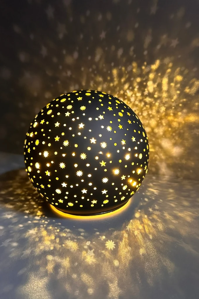 Deko Lichtkugel LED Sterne schwarz