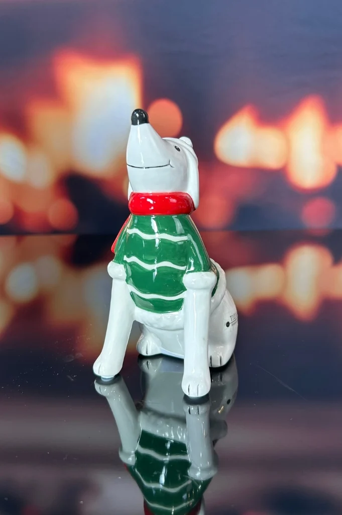 Deko Hund Rolf mit Pulli grün