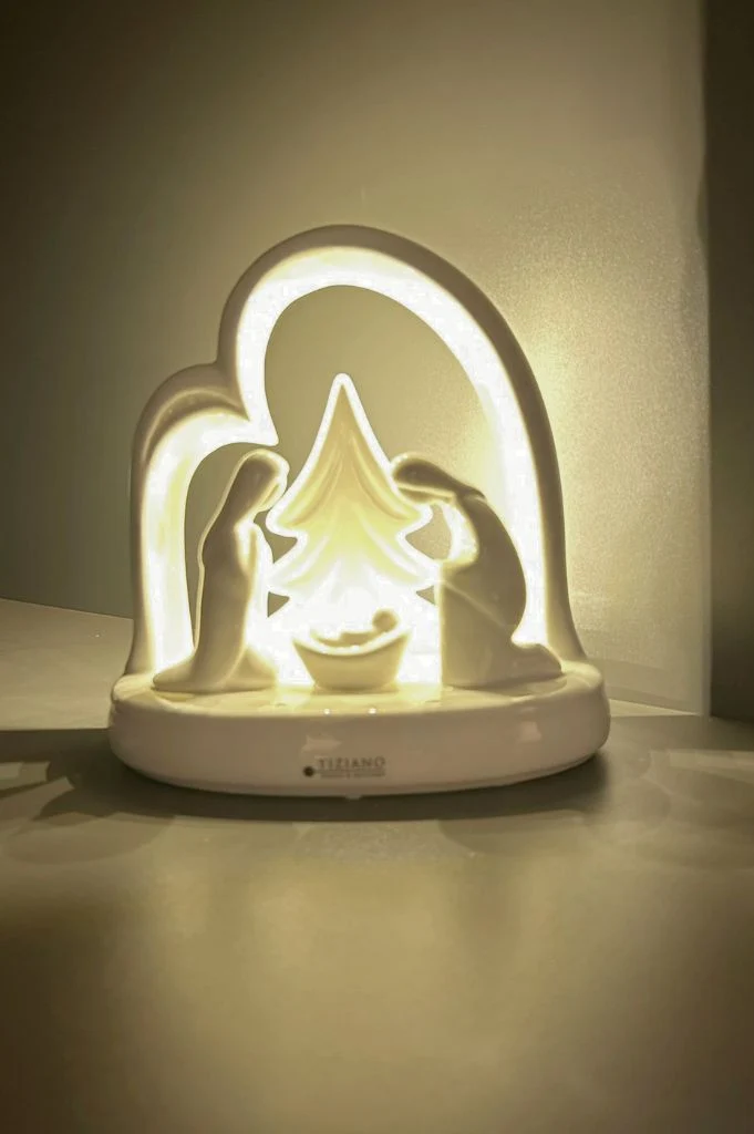 Deko Krippe Santo Natale LED 21cm ovel creme-weiß