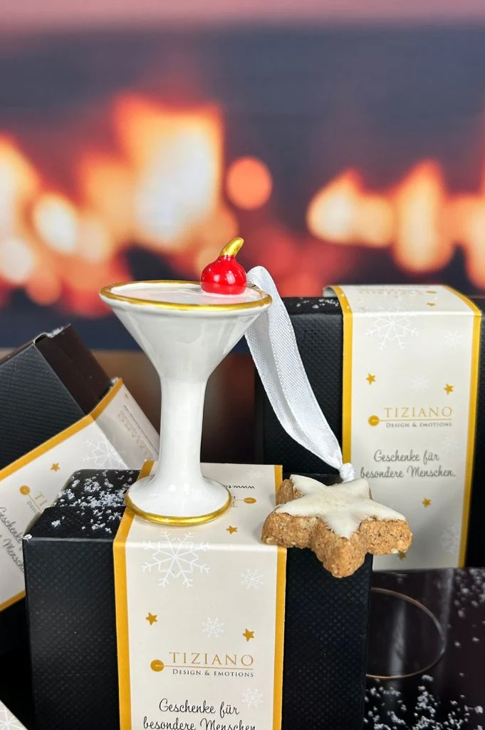 Deko Baumhänger Cocktailglas Pina Colada dekoriert