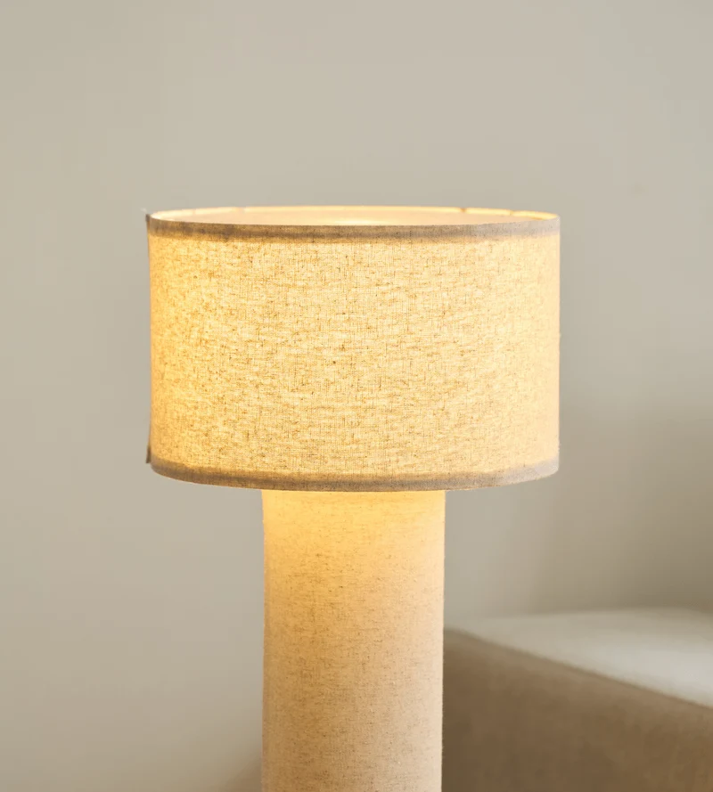 Mariah Tischlampe mit Lampenschirm aus Leinen, 42 x 24 cm