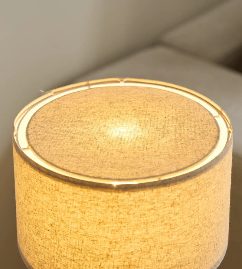 Mariah Tischlampe mit Lampenschirm aus Leinen, 42 x 24 cm