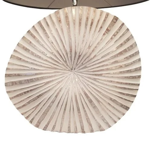Fischer & Honsel Keramik-Tischlampe 50298 – Reliefsockel Weiß/Altsilber, schwarzer Stoffschirm, 60 cm