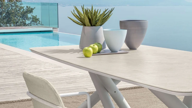 Coral table à manger pour l'extérieur