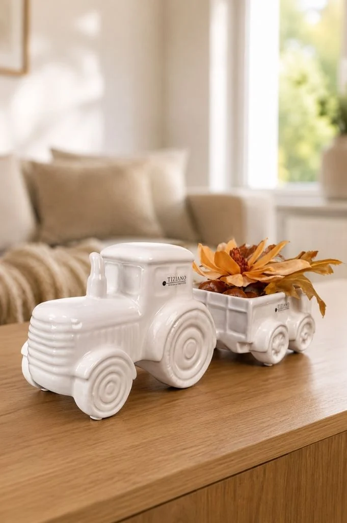 Traktor m.Anhänger Marradi 29cm creme-weiß