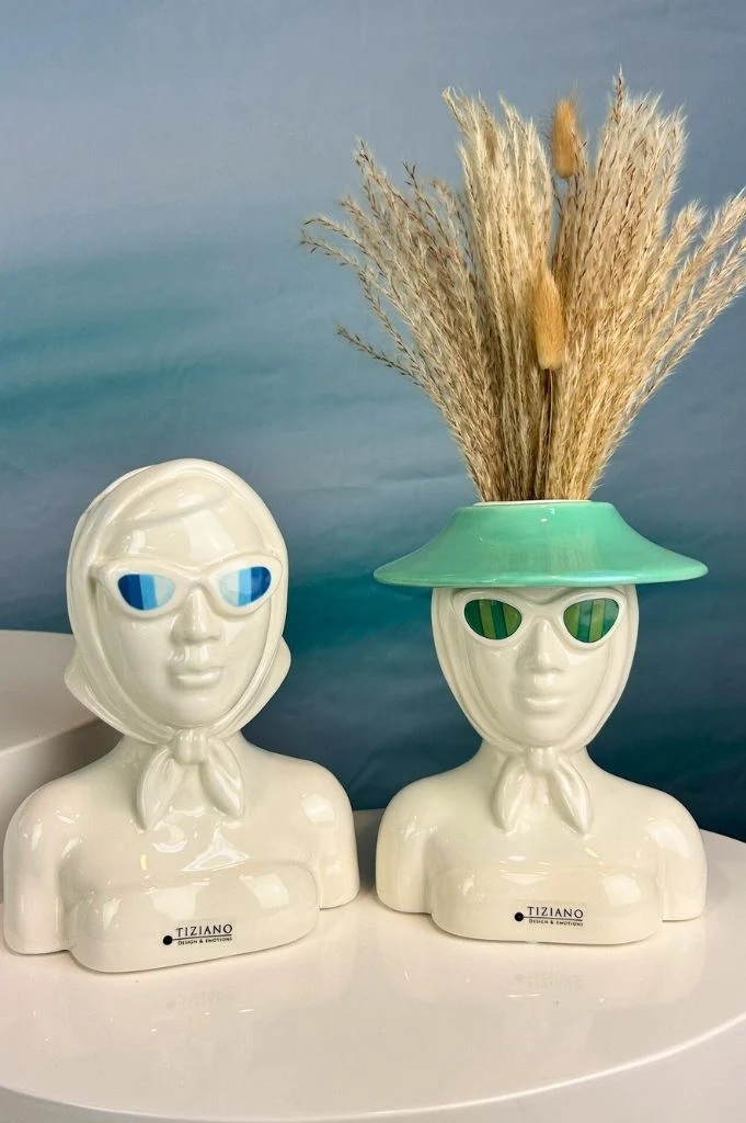 Vase /Büste Tessa creme mit Sonnenbrille blau