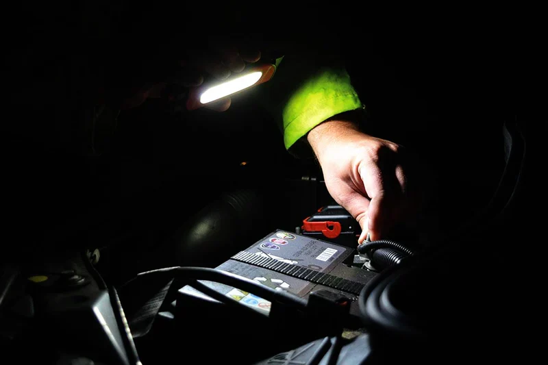 Nightsearcher Lifeguard: 5-in-1 Notfallwerkzeug | Batteriebetrieben