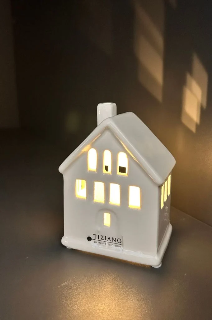 LED Haus Tribano creme-weiß