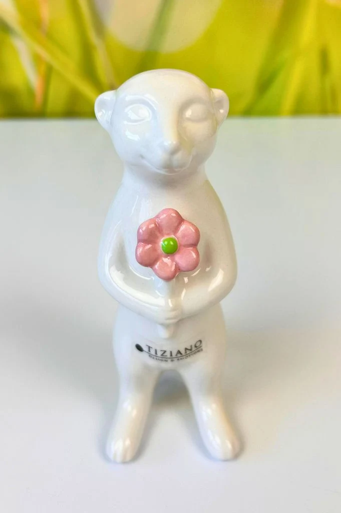 Deko Erdmännchen Oskar mit Blume in 3 Farben