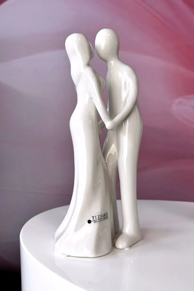 Paar Amorino Hand haltend creme-weiß