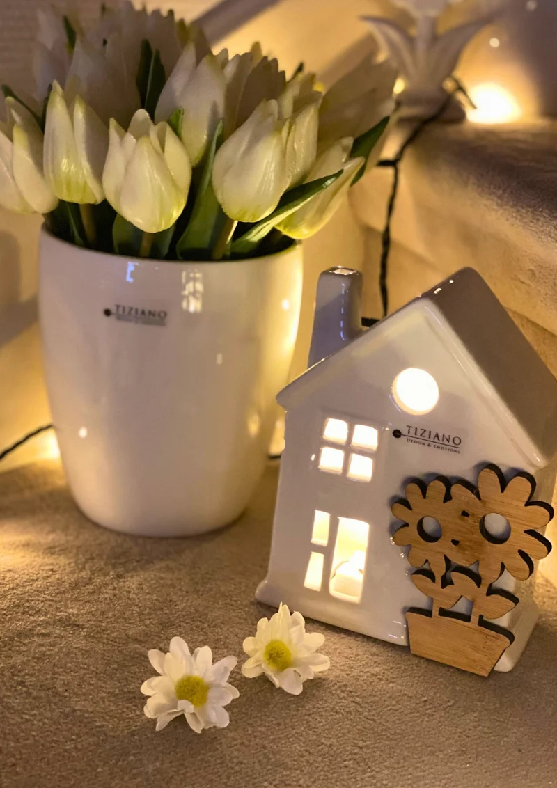 Haus Marcelli LED m. Holzblume