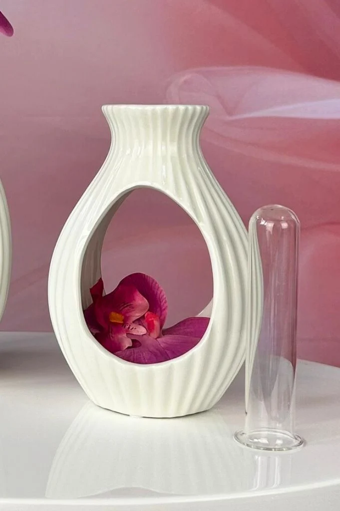 Vase Prisma creme mit Glasröhrchen