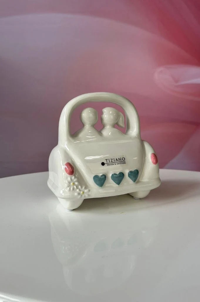Paar Amanti in Auto 12cm creme-weiß