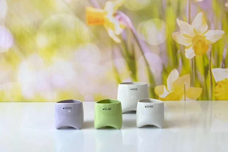 Kübel Triangolo creme-weiß