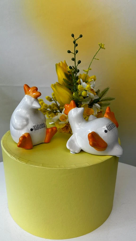 Huhn Erna sitzend creme-orange