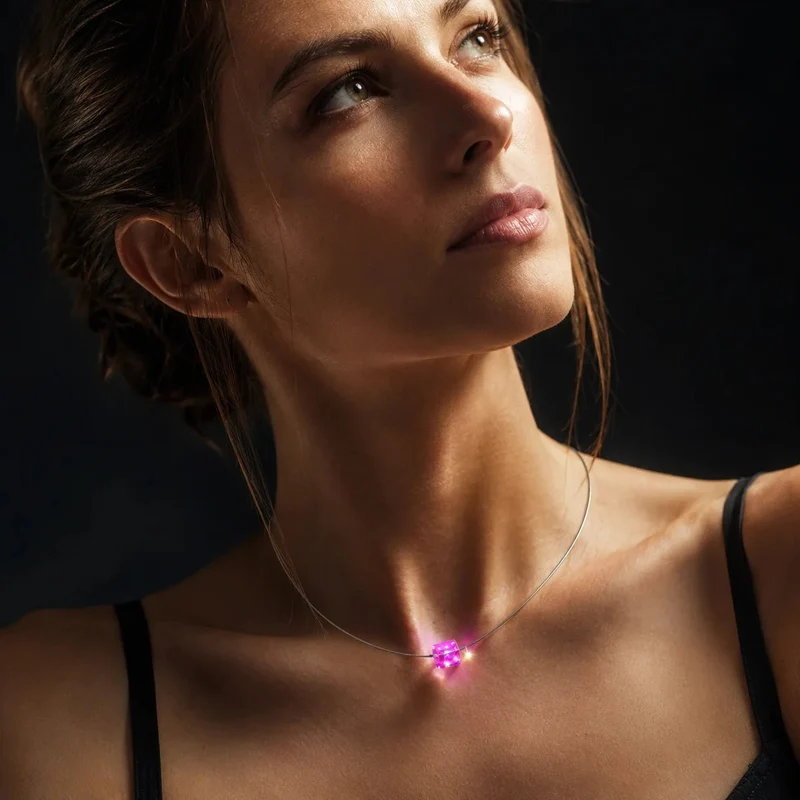 Leuchtende Halskette LED Kristall Cube pink mit Swarovski®- Elements