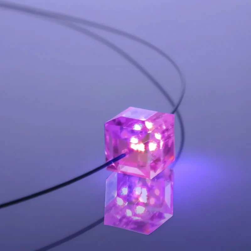 Leuchtende Halskette LED Kristall Cube pink mit Swarovski®- Elements
