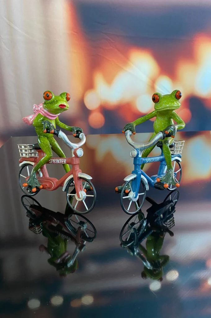 Deko Frosch Fridolin hellgrün auf Fahrrad