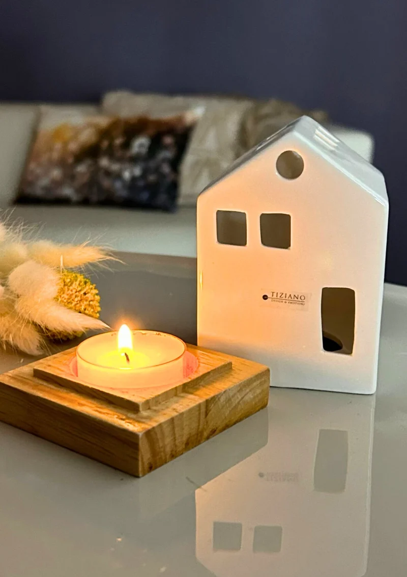 Teelicht Haus Oslo auf Holzbase weiß-creme