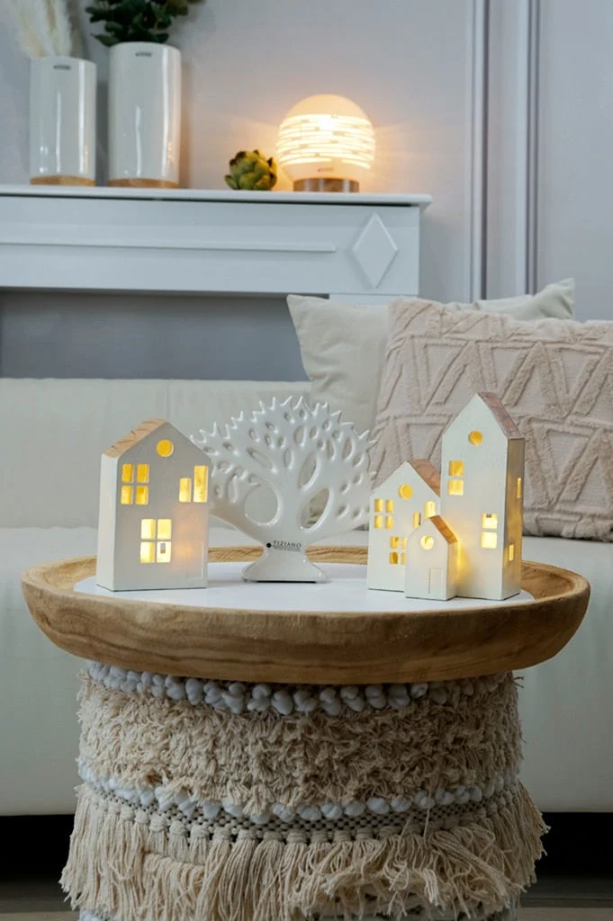 Haus Bilbury LED creme-weiß/Holz-Decal