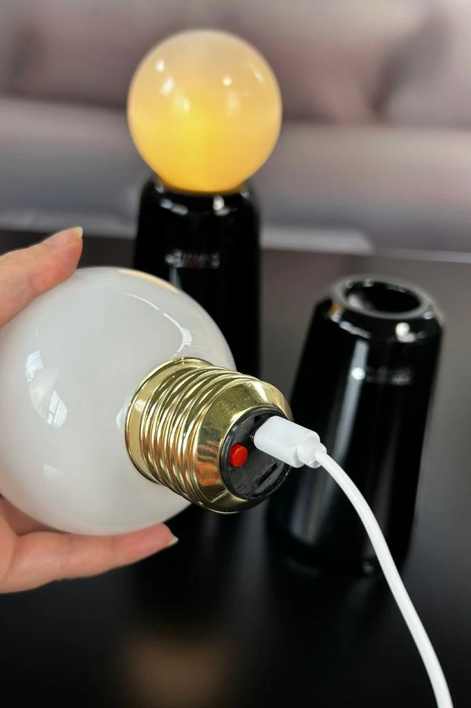 Glühbirne LED mit USB Kabel 9,5
