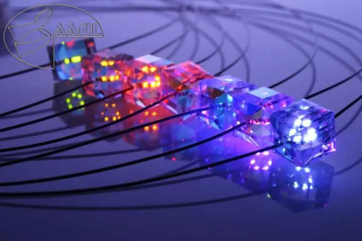 Armband LED Kristall Cube Rot mit Swarovski® Elements – Firejewel