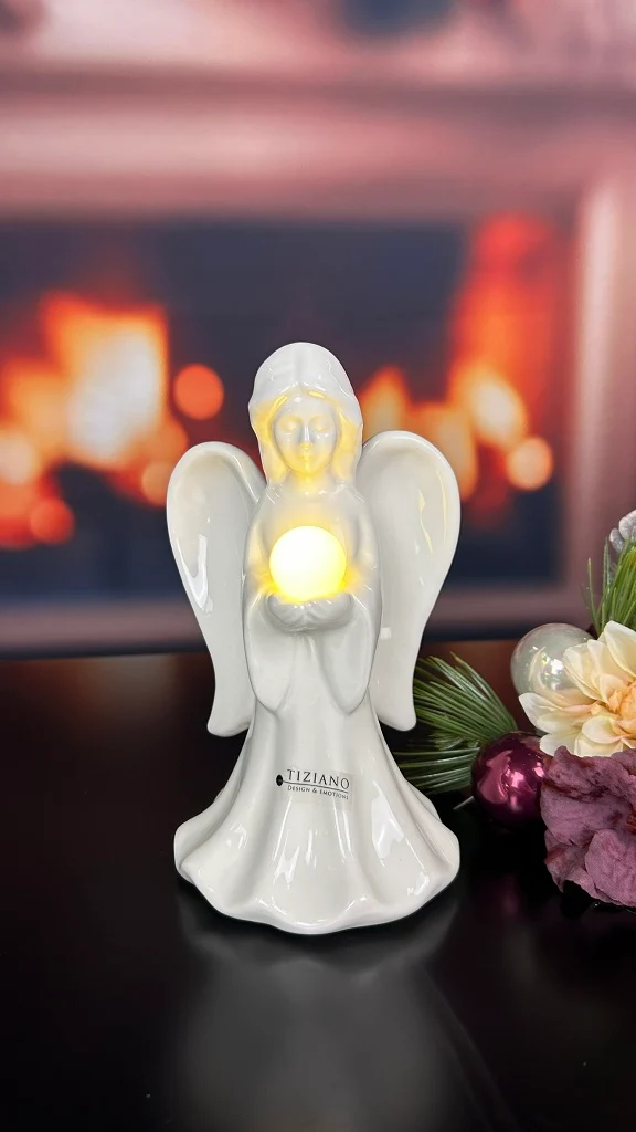Deko Engel Delia stehend mit LED Kugel creme-weiß