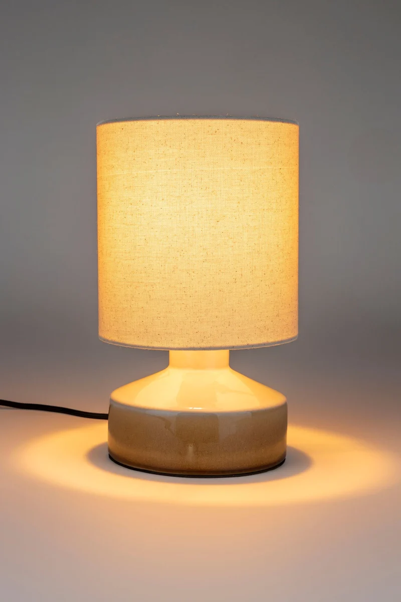 Tischlampe Nook Beige mit Keramikfuß und Leinenschirm von Zuiver