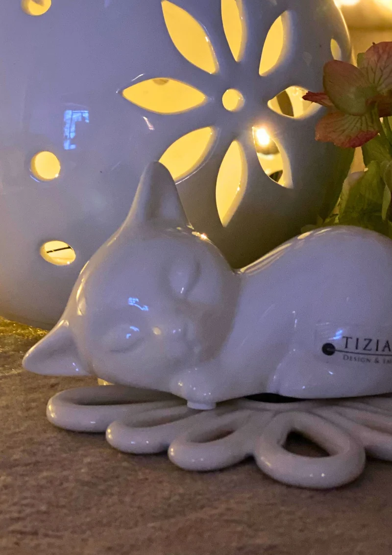 Deko Katze Sadira liegend weiß-creme