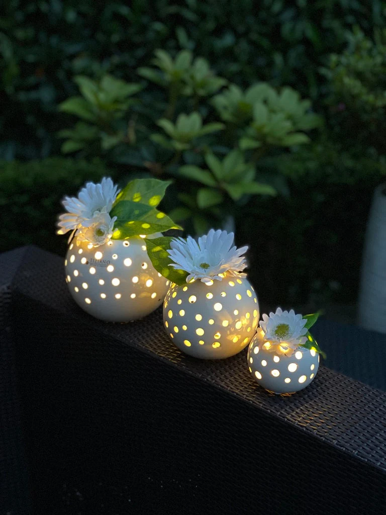 Lichtkugel Padova LED mit Gerbera weiß