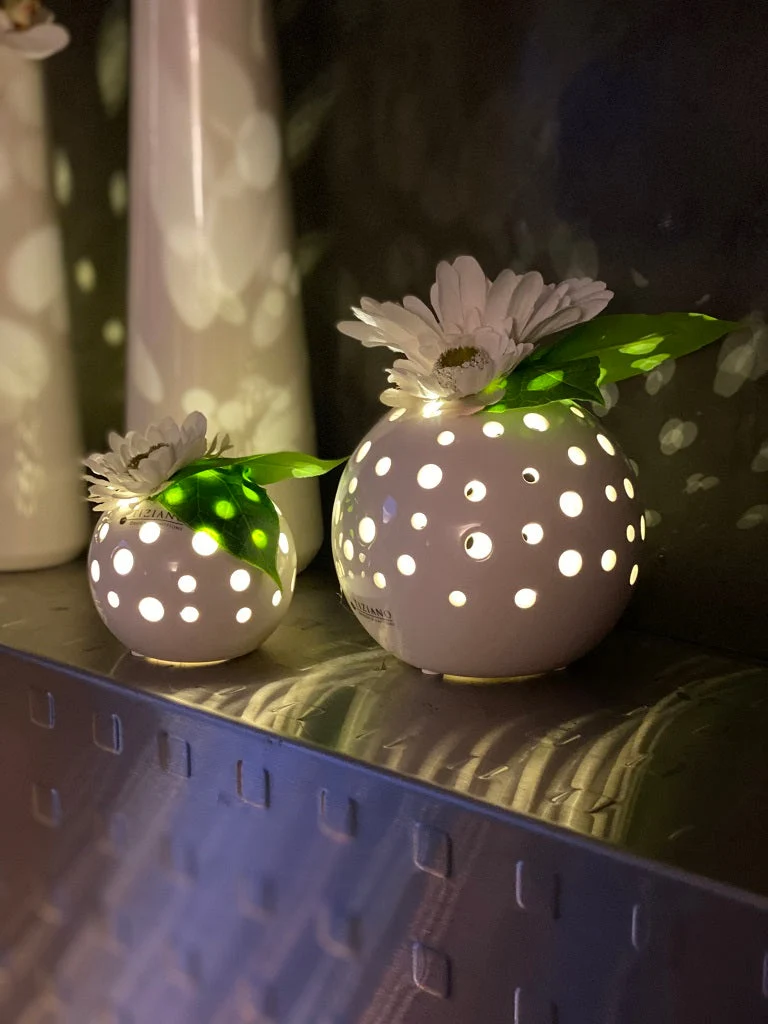 Lichtkugel Padova LED mit Gerbera weiß