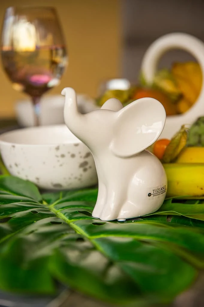 Deko Elefant Leon sitzend weiß-creme
