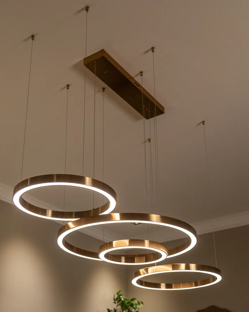 Pendelleuchte Lilou Brushed Gold – Design-Hängeleuchte aus Eisen
