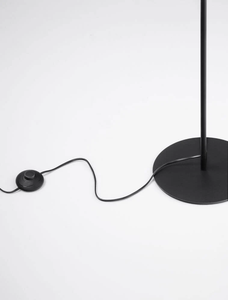 Pongo Stehlampe Schwarz, Gold
