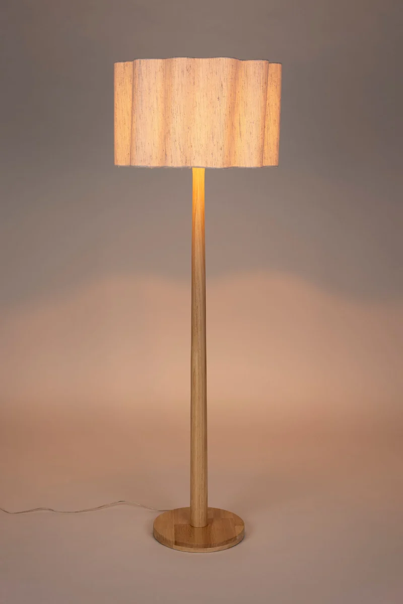 Stehlampe Scallop mit Jute-Lampenschirm, Gummibaumholz von Dutchbone