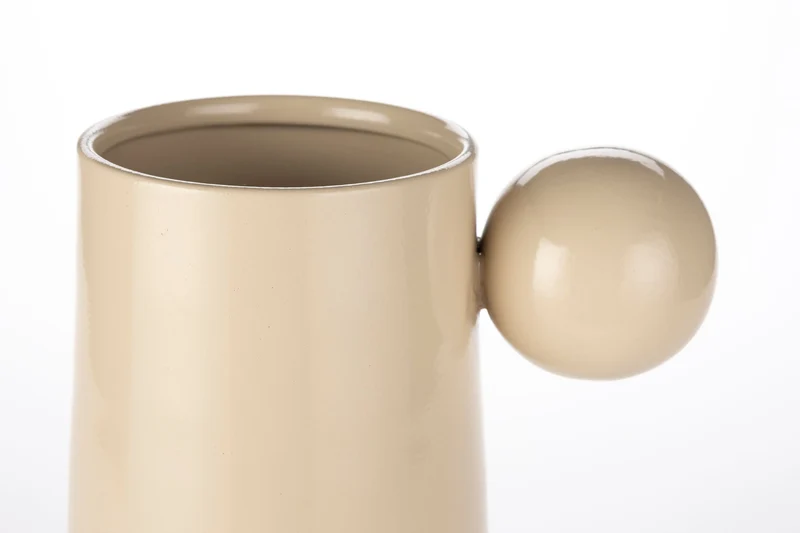 Vase Dot M Beige mit Kugel-Detail aus Eisen von Dutchbone
