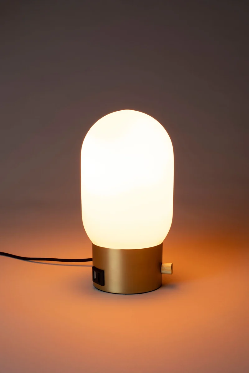 Tischlampe Urban Charger Gold mit USB-Ladeanschluss von Zuiver
