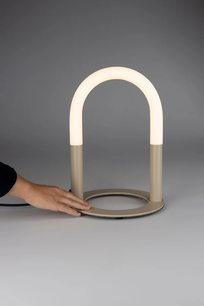 Tischlampe Arch von Zuiver in Beige mit Bogen-Design aus Eisen