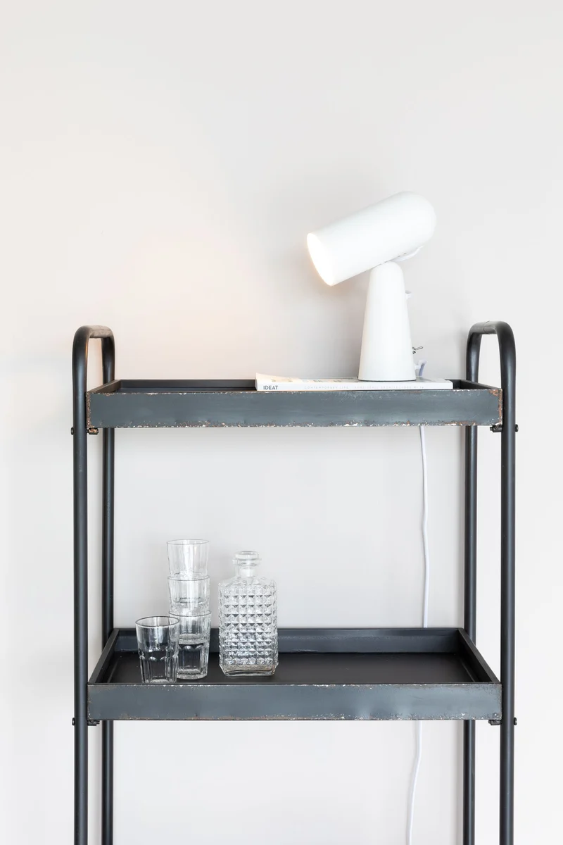 Schreibtischlampe Vesper in Weiß mit drehbarem Magnet-Lampenschirm
