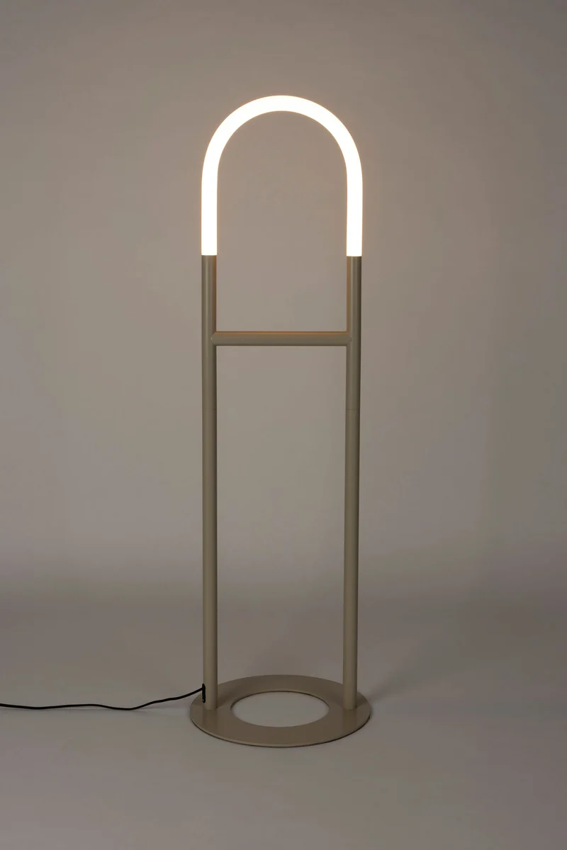 Stehlampe Arch Zuiver in Beige mit Acrylglas-Schirm und Eisengestell
