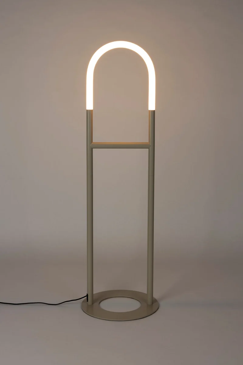 Stehlampe Arch Zuiver in Beige mit Acrylglas-Schirm und Eisengestell