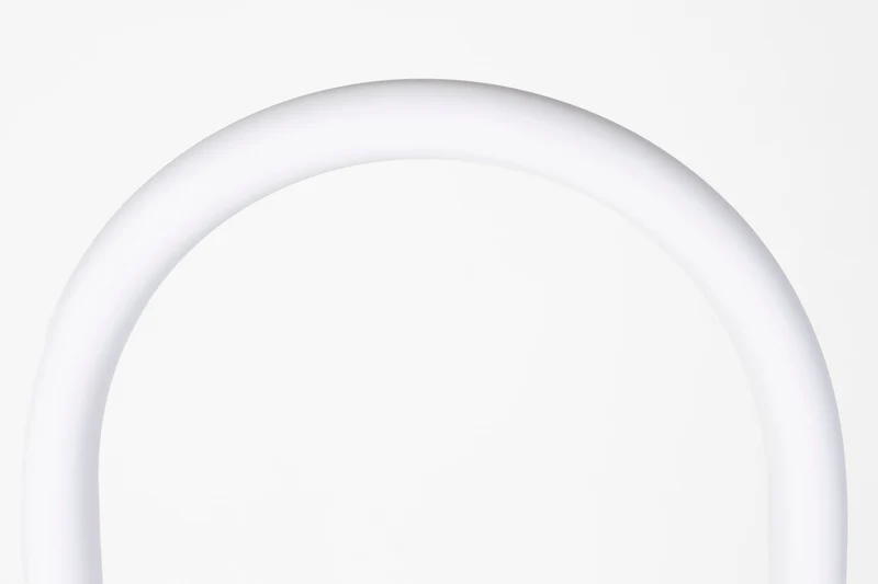 Stehlampe Arch Zuiver in Beige mit Acrylglas-Schirm und Eisengestell