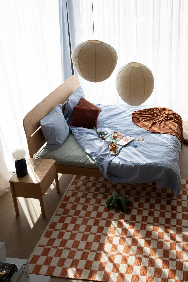 Pendelleuchte Cocoon XL von Zuiver, Bouclé-Stoff in Creme, E27-Fassung