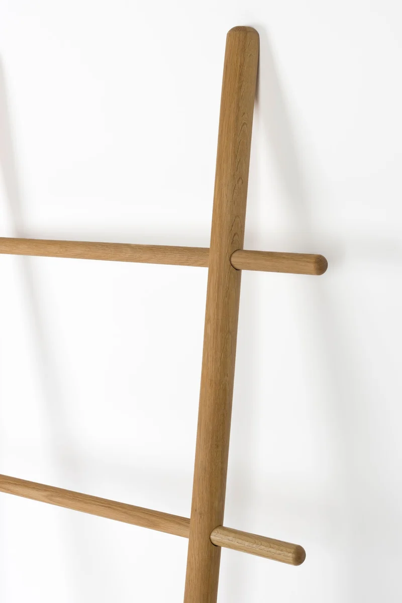 Dekoleiter Jhon aus Eichenholz, Natur, 156,5 cm für Wohnzimmer & Flur