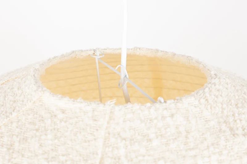 Pendelleuchte Cocoon L in Creme mit Bouclé-Schirm von Zuiver