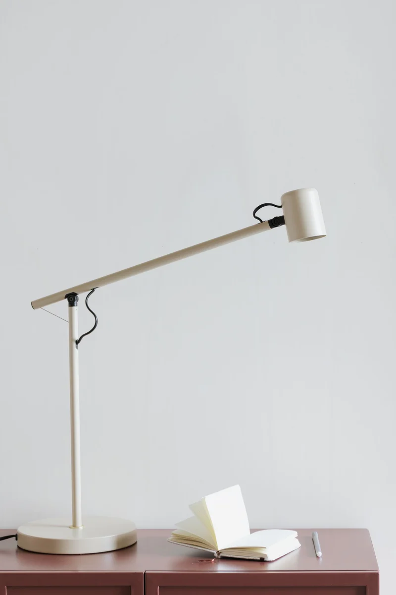 Tischlampe Aero Beige aus Metall, höhenverstellbar mit GU10-Fassung